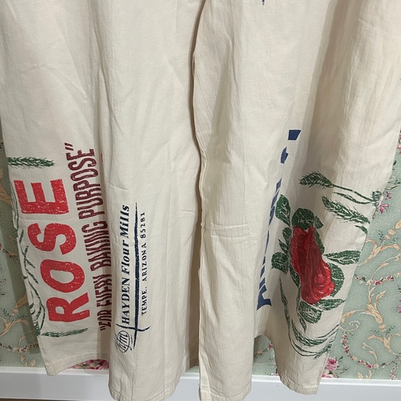 NWT Jaded Gypsy NWT Market Fresh Overalls - Chicken feed Sack size multi L / XL - Picture 2 of 7